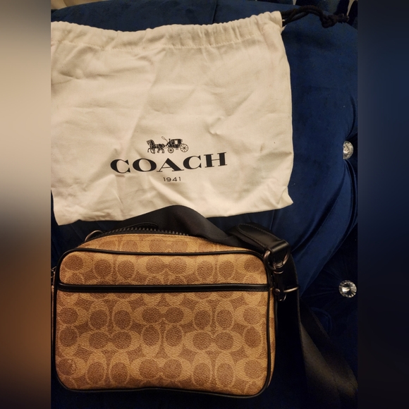 NWOT Coach Academy Crossbody In Signature Canvas - Picture 10 of 10